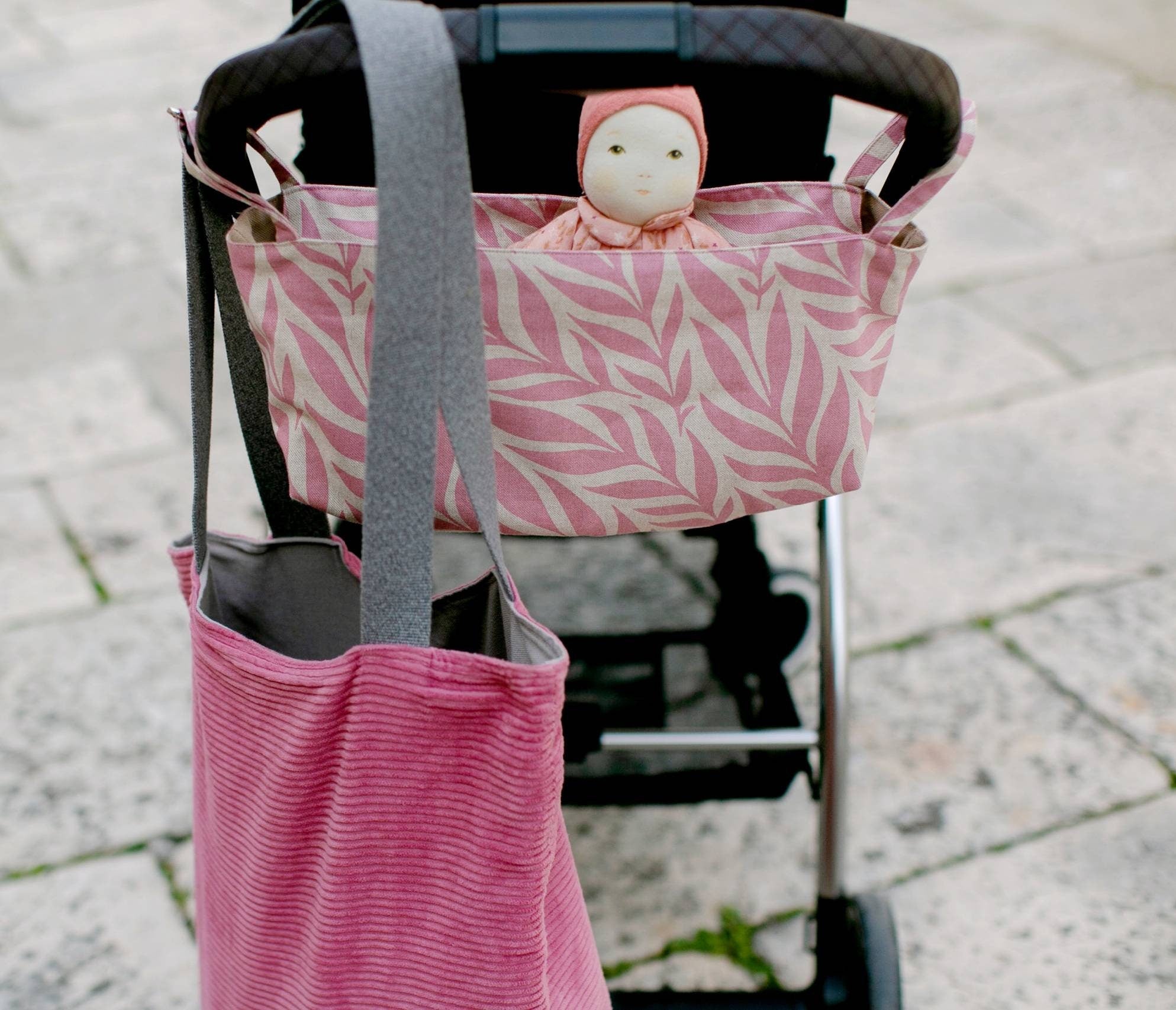Kinderwagentasche als Buggy-Organizer in Rosé